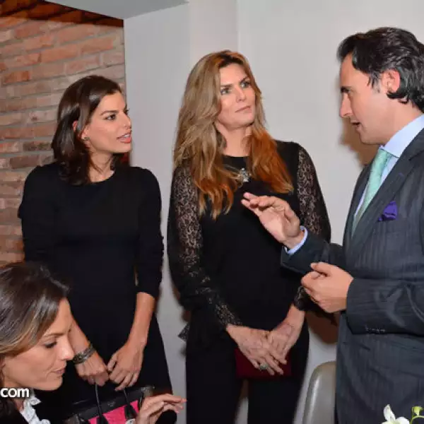 Ana Gabriela Peralta,Bárbara Coppel y Montserrat Olivier con Bruno Manzur