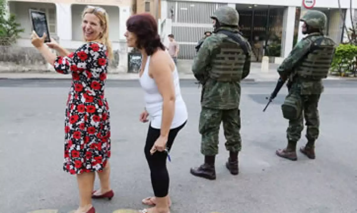 Los turistas tendrán el apoyo de policías y militares en las calles cariocas. (Foto: Getty Images)