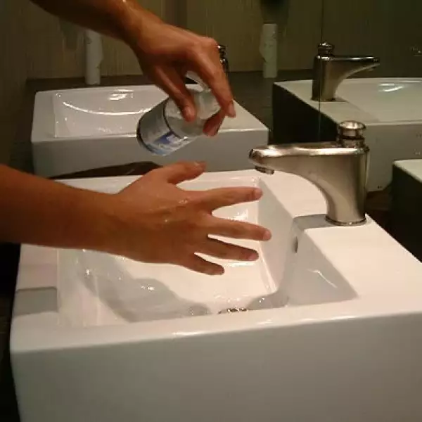 Lo recomendado para evitar contagios es lavarse manos con jabón, usar tapabocas y no acudir a lugares con aglomeraciones humanas.