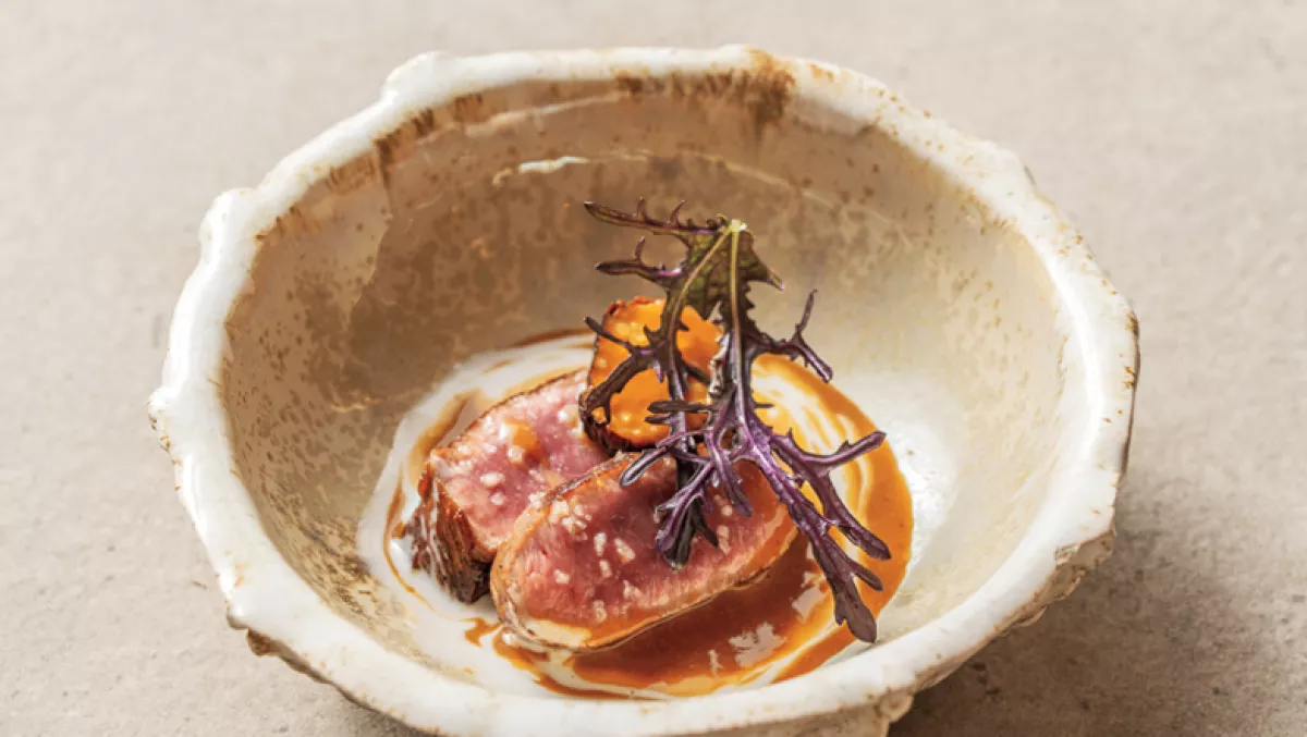 foto de un plato hondo con un platillo preparado por la chef Manu Buffara para su restaurante en Curitiva