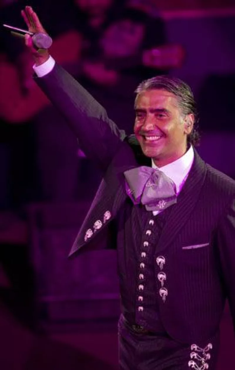 El cantante concluirá su gira `Viento a favor´con una presentación gratuita que ofrecerá el 23 de mayo en la Glorieta Minerva de la capital tapatía.