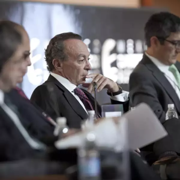 Si no hay un acuerdo político en Estados Unidos para solucionar el precipicio fiscal, lo más seguro es que esa economía entrará en recesión, dijo Guillermo Ortiz