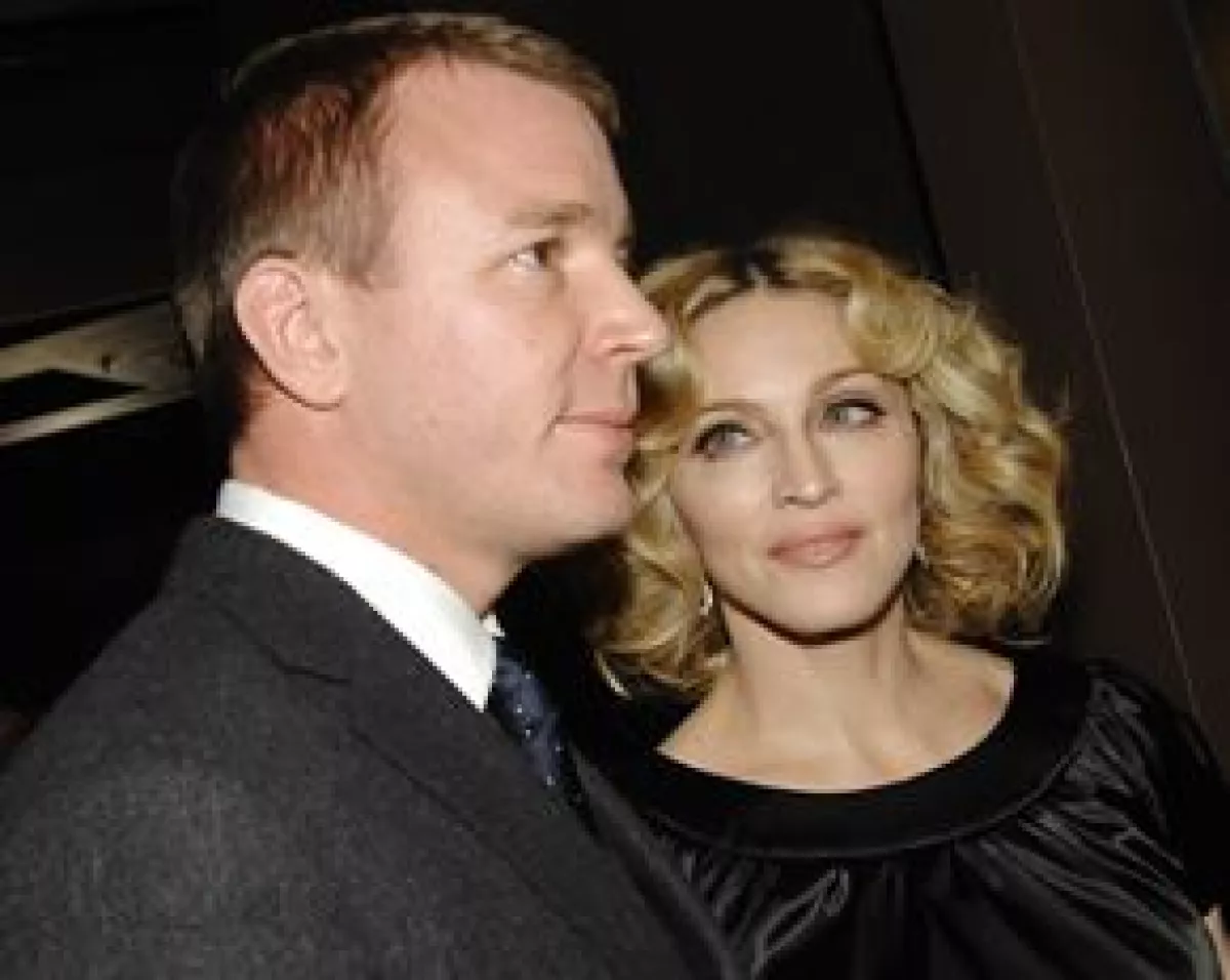 La Reina del Pop entregará esta cantidad entre otras cosas a su ex esposo como parte del acuerdo de divorcio.