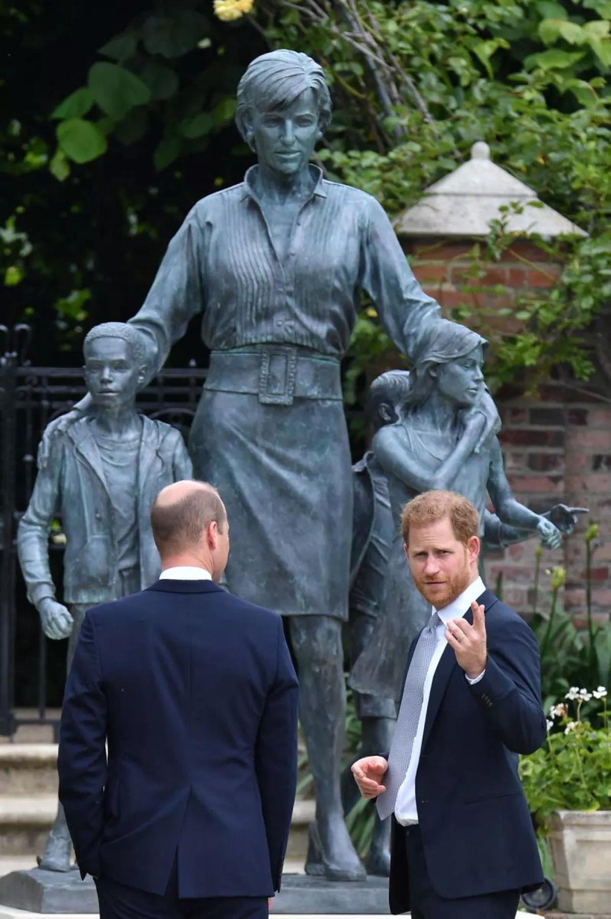 William y Harry se mostraron muy amistosos entre sí.