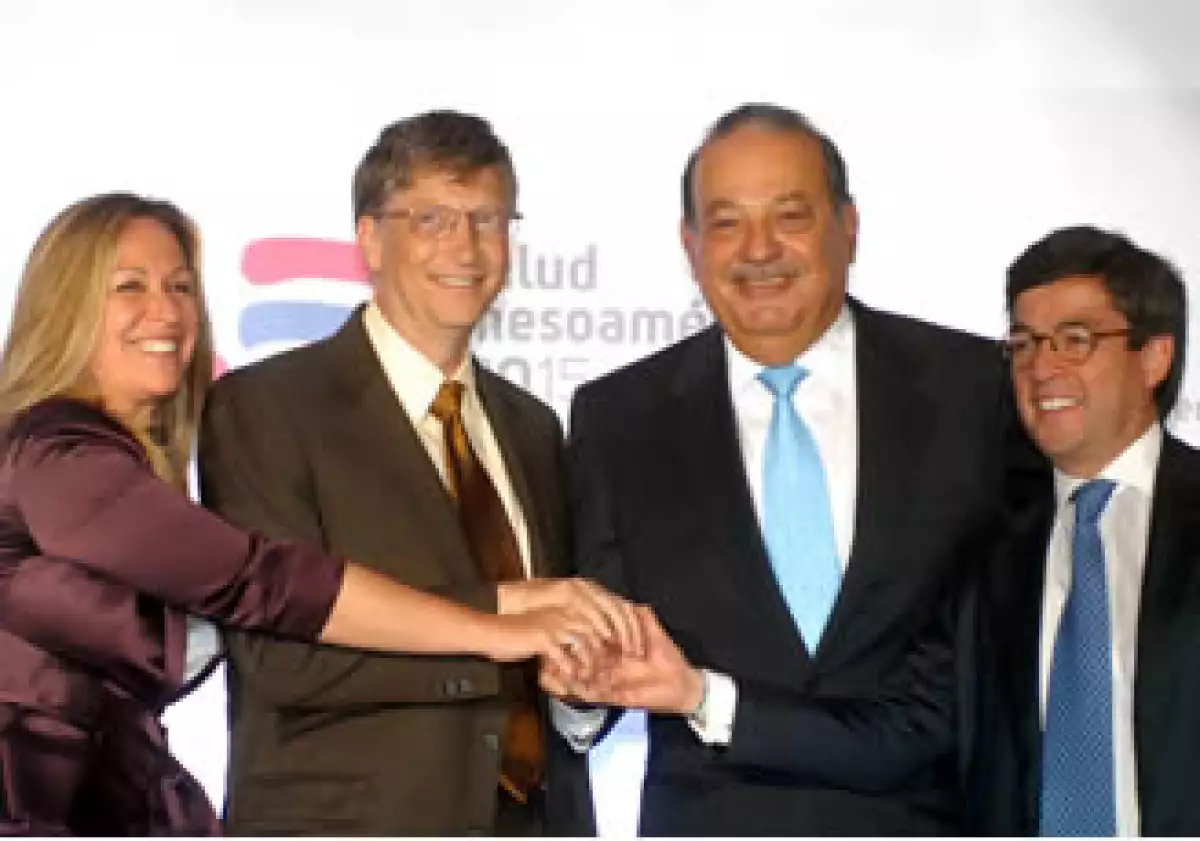 La ministra de Sanidad de España, Trinidad Jiménez, Bill Gates, Calos Slim, y el presidente del BID, Luis Alberto Moreno, anunciaron los apoyos para Mesoamérica. (Foto: Notimex)