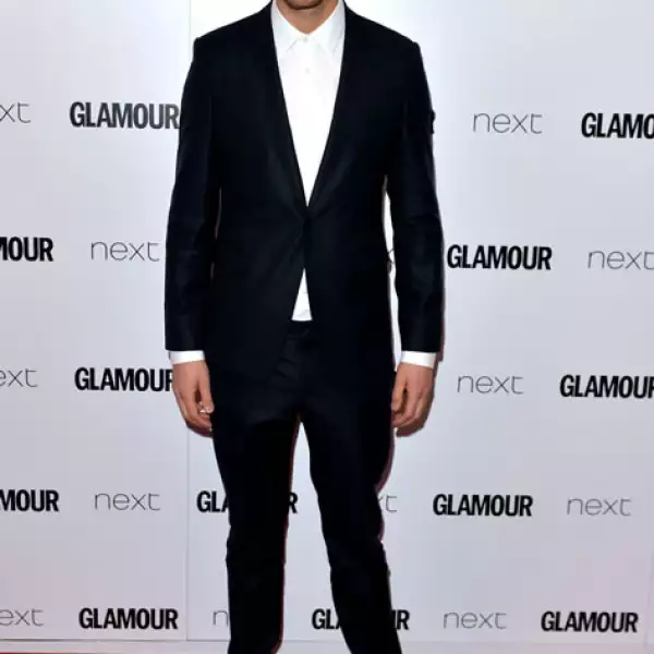 Calvin Harris asistió al evento sin su novia, Taylor Swift, con quien ya se encuentra viviendo juntos.