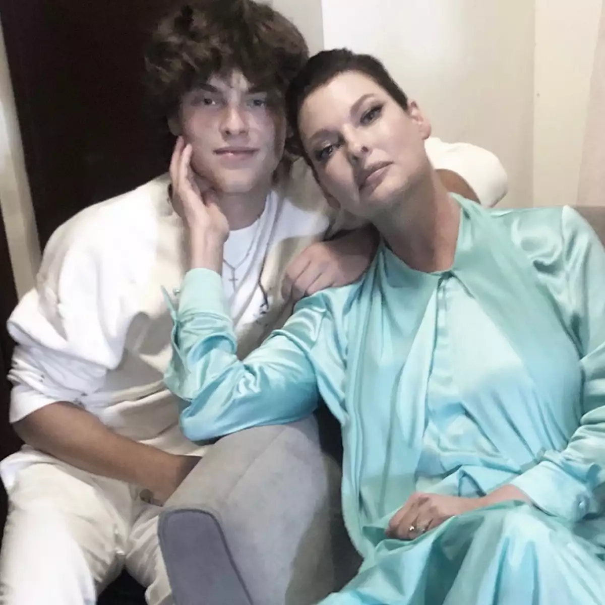 Augustin James y Linda Evangelista.