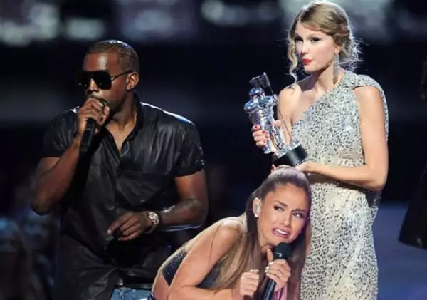 El inolvidable momento en el que Kanye West le quitó el micrófono a Taylor Swift durante la entrega de los premios MTV para decir que Beyoncé había tenido un mejor video, fue recordado con la imagen viral de Ariana Grande.