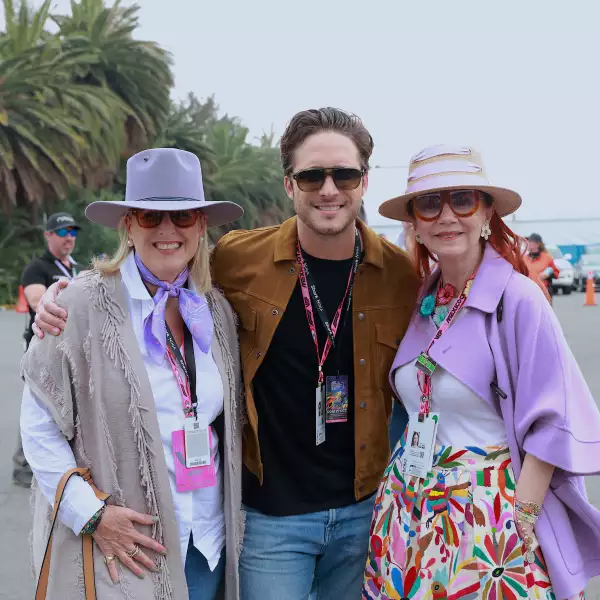 Astrid y Diego Boneta con Lisette Trepaud