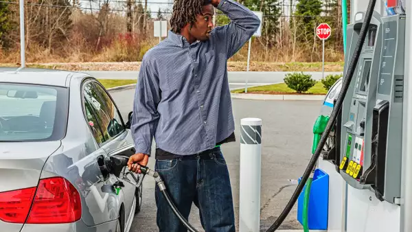 Gasolina y vivienda hacen que suba la inflación de EU en septiembre