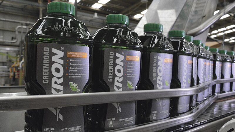 Línea Akron Greenroad, producto de 1 lt. para camiones a diesel,
