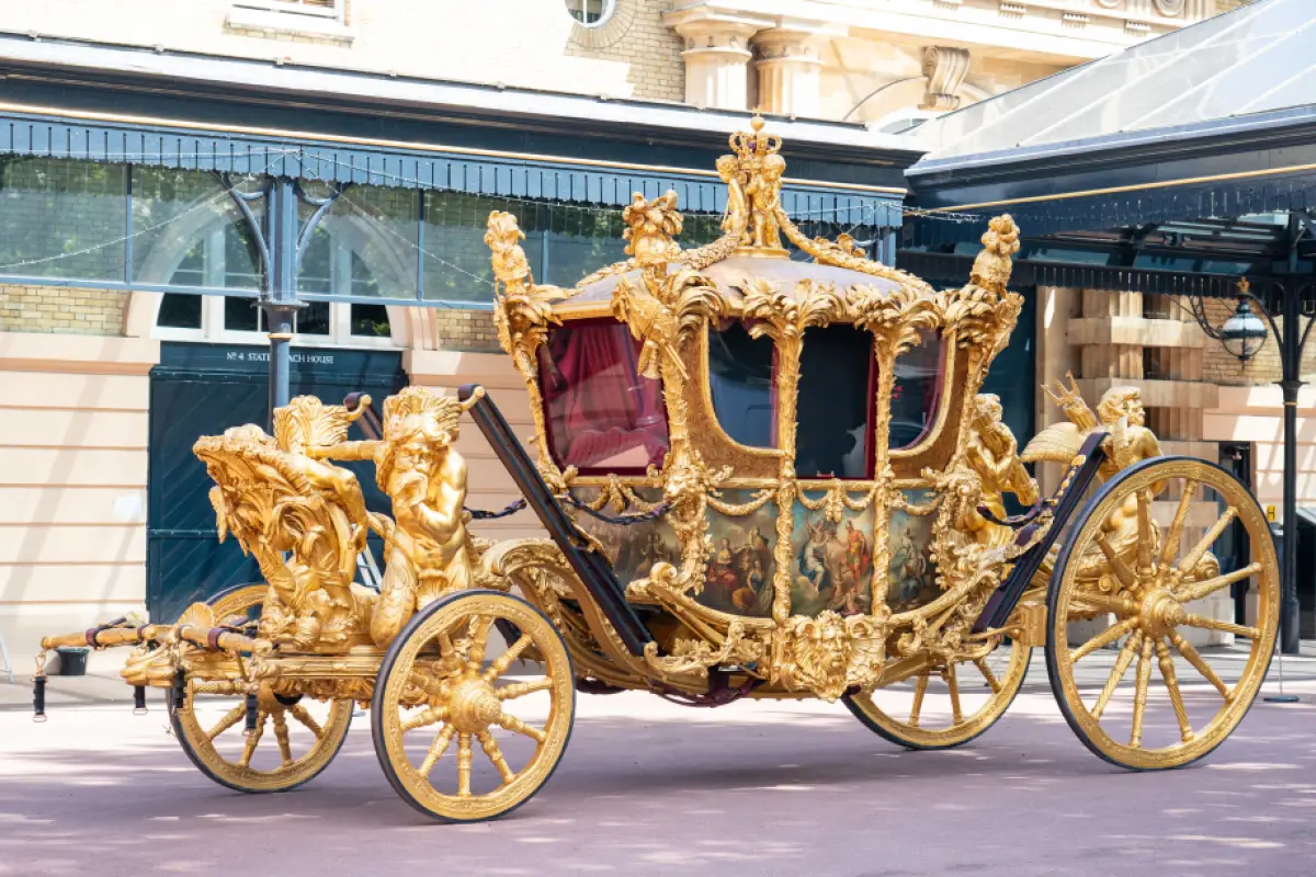 Sus Majestades viajarán en el Gold State Coach. El carruaje, visto por última vez durante el Desfile del Jubileo de Platino de la Reina Isabel II en junio de 2022. (Foto: https://www.royal.uk)