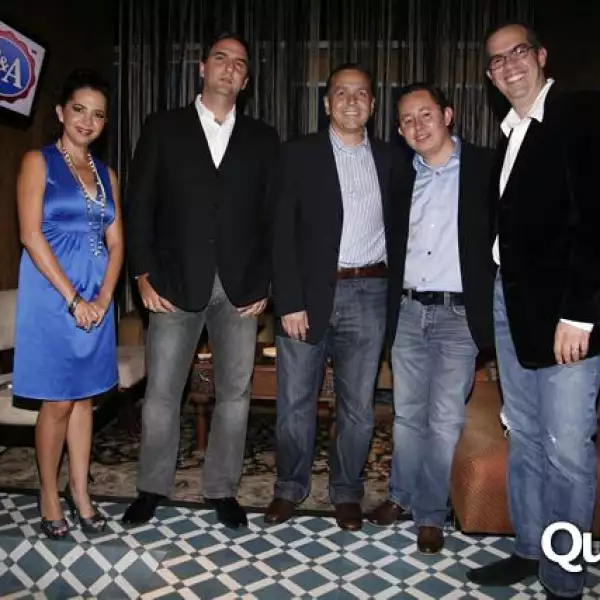 Presentación ropa estilo Thalia