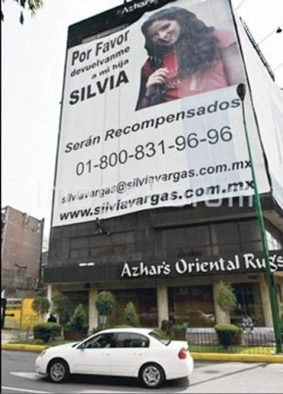 En agosto del año pasado, la familia puso un espectacular en Mariano Escobedo y Circuito Interior con la foto de Silvia y los datos para que se comunicaran con ellos.