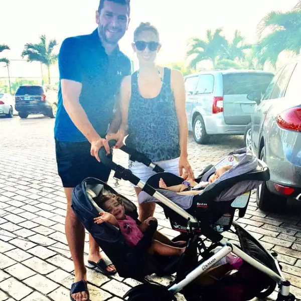 Tienen dos lindas hijas juntos, Jacky y Carolina.