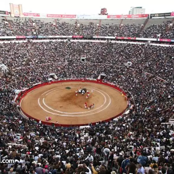 LXV Aniversario Plaza de Toros México