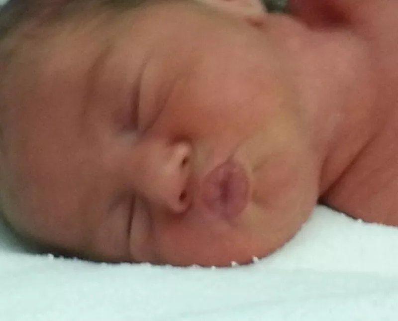 A una semana de nacida, el esposo de la tapatía Martín Fuentes compartió en Twitter una foto de su pequeña bebé, quien nació el 29 de marzo pasado.