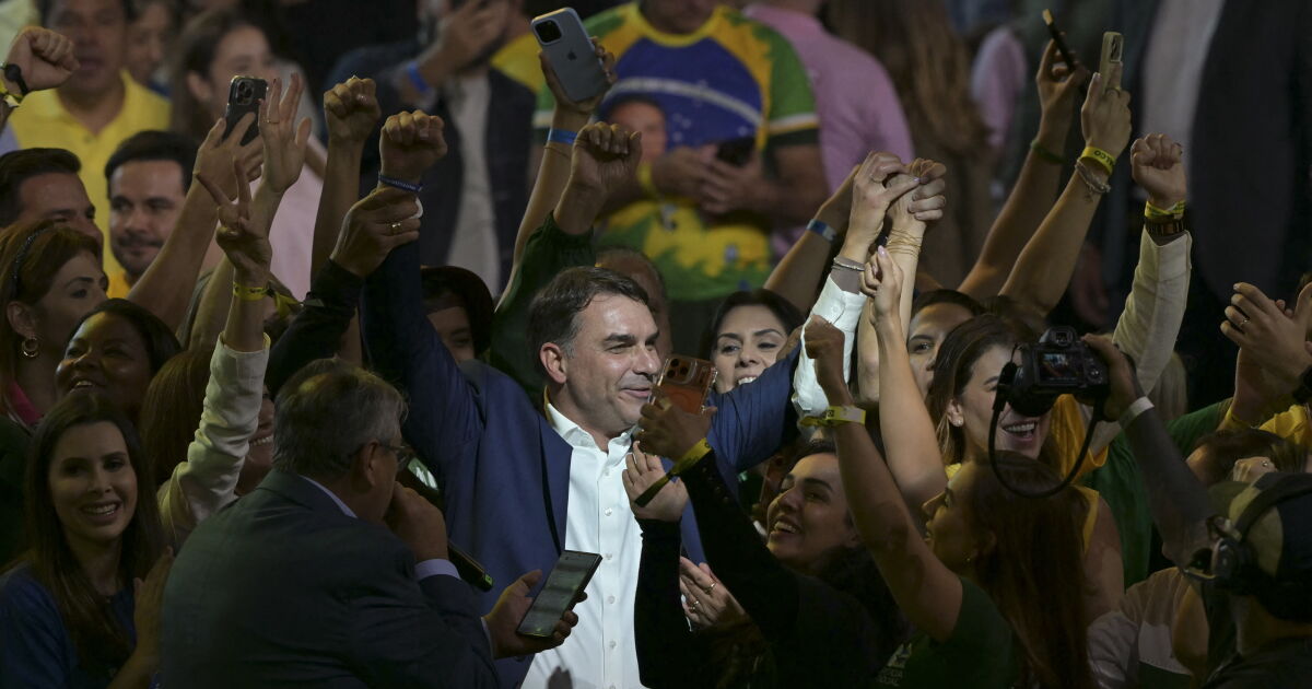 Flávio Bolsonaro Brezilya'da aday ve Ekim seçimlerinde Lula da Silva ile karşılaşacak