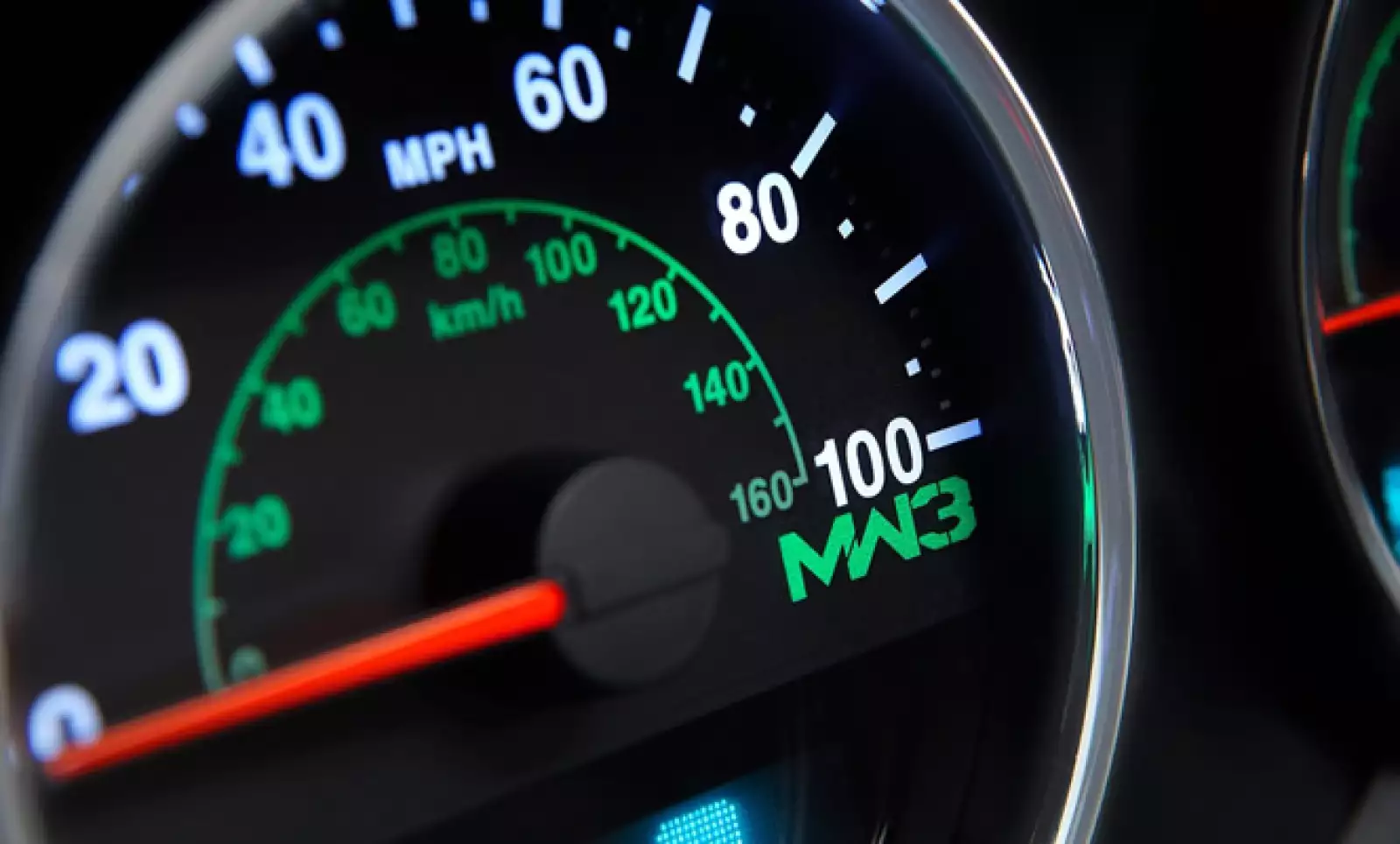 En el tacómetro también se podrá apreciar el logo del videojuego, que saldrá a la venta del 9 de noviembre.