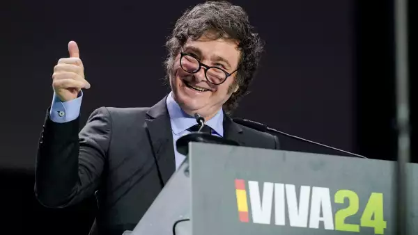 El presidente de Argentina, Javier Milei, habla durante un mitin organizado por el partido español de la extra derecha Vox antes de las elecciones europeas, con varios líderes de la derecha, en Madrid, España, el 19 de mayo de 2024.