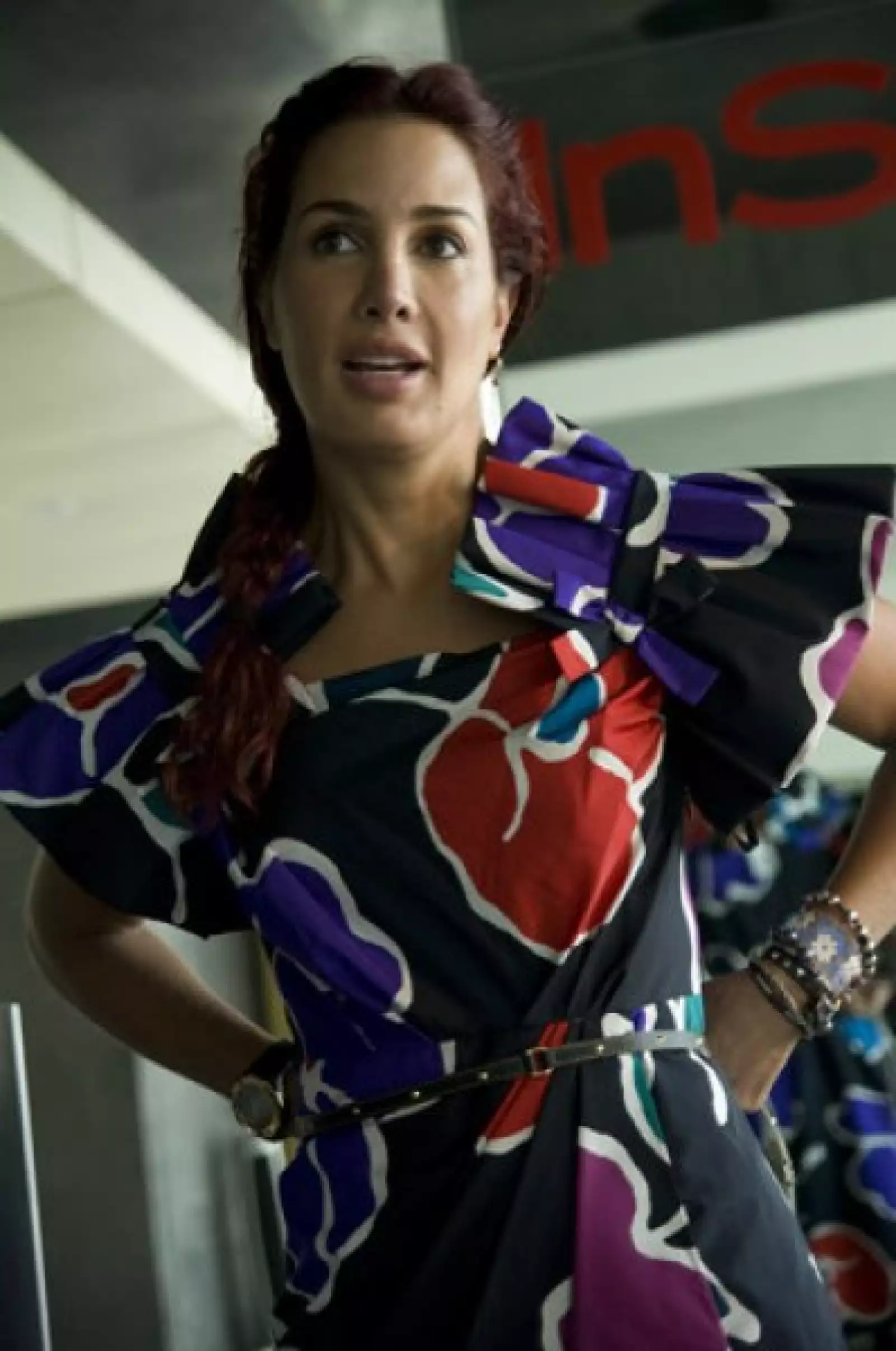 La también actriz se miró al espejo con un Marc by Marc Jacobs.