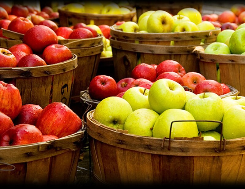 Las manzanas, fresas y duraznos, también recomendamos comer orgánicos.