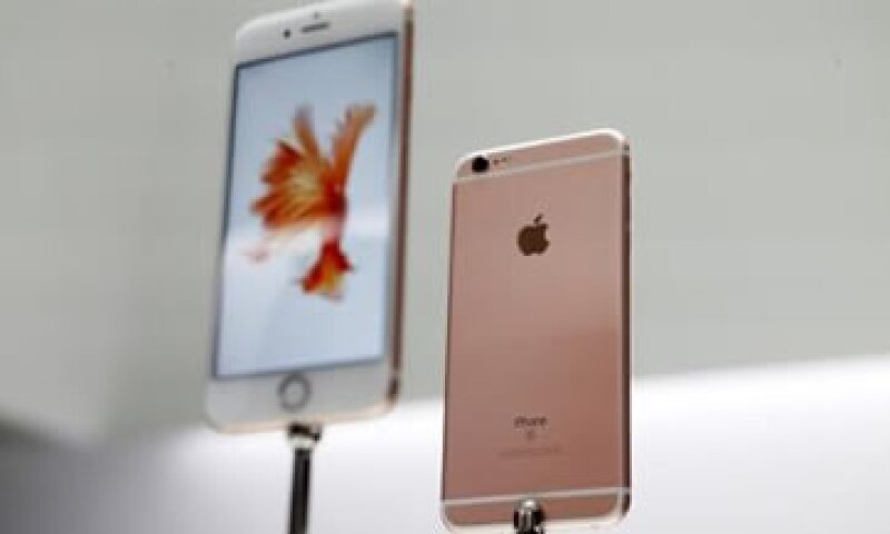 Analistas estiman que es mejor cambiar de smartphone antes de que comience 2016. (Foto: Reuters)