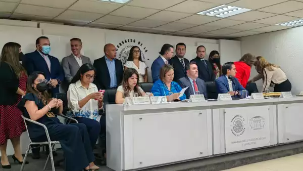 Diputados panistas en conferencia