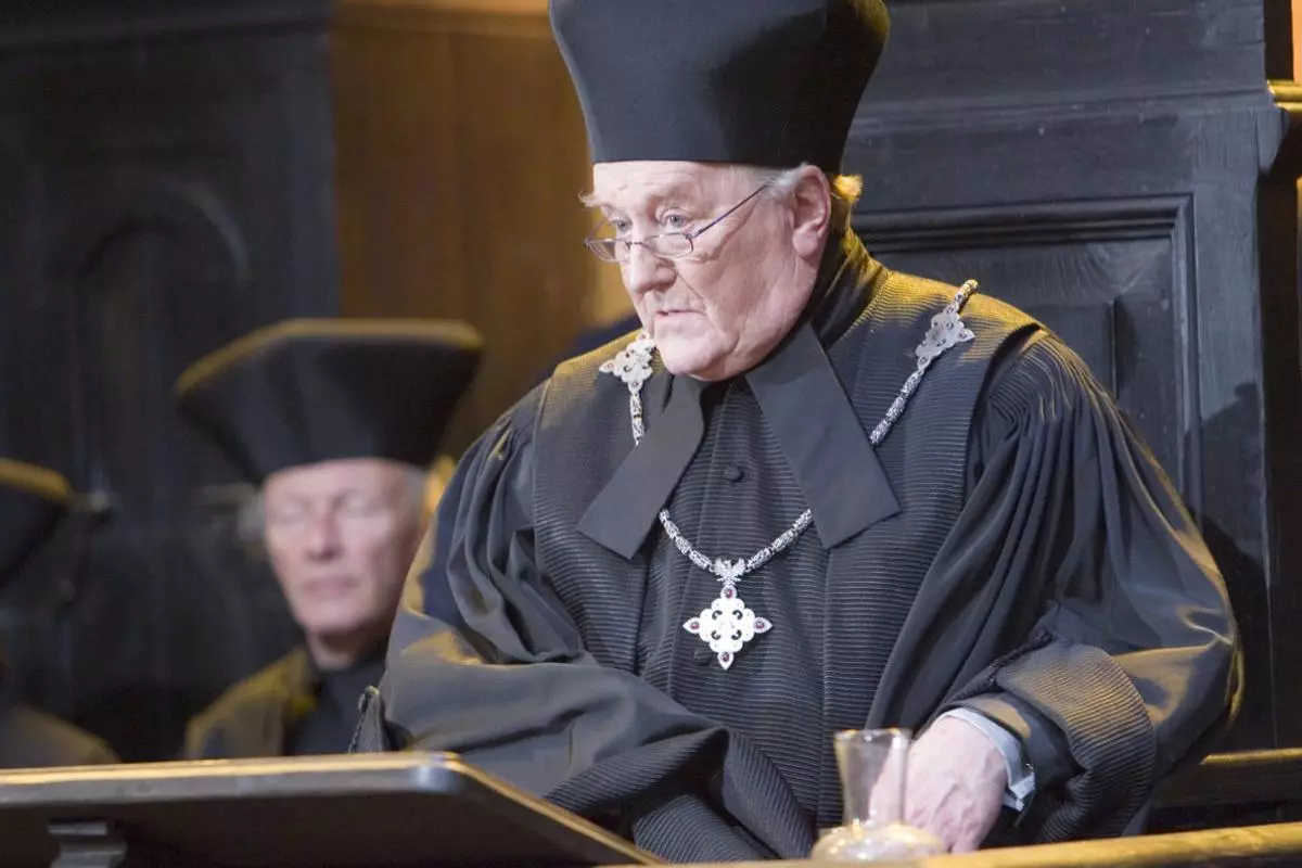 Robert Hardy - Cornelius Fudge.jpg