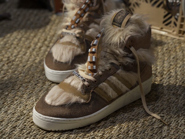 +H22755-PR-04_MT_FW20_STARWARS_FX9290_M-000109-656279.jpg