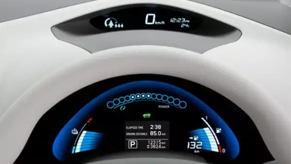 Una combinación entre el sistema de frenado y las baterías, le permiten transitar hasta 160 Km/h.