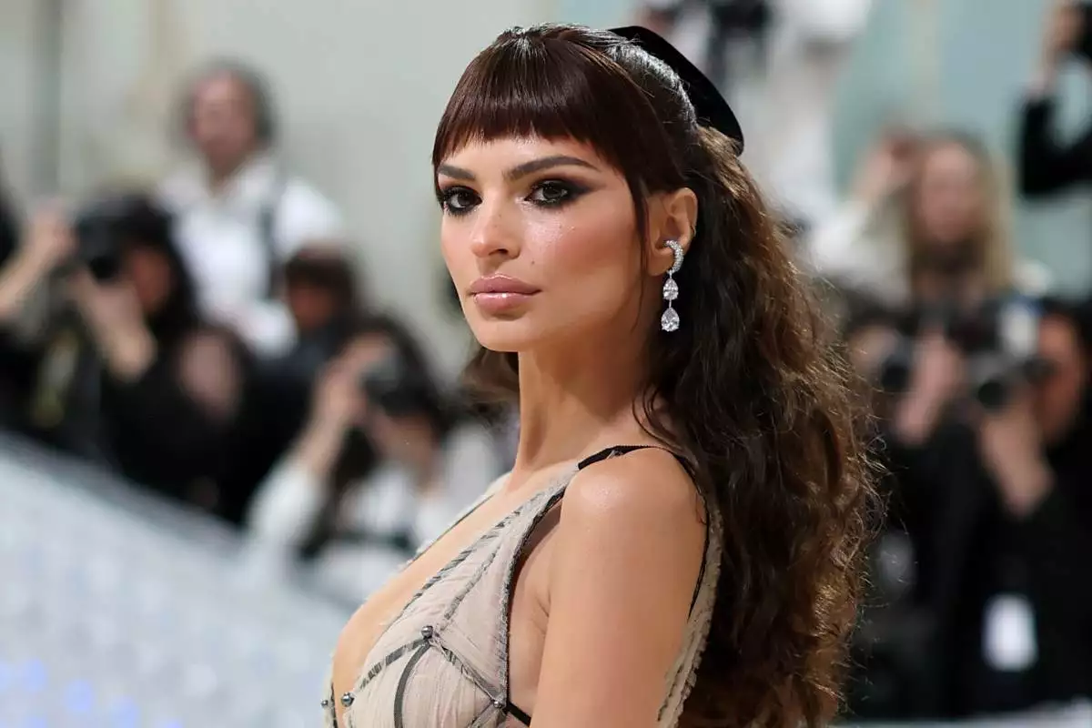 Emily Ratajkowski.jpg