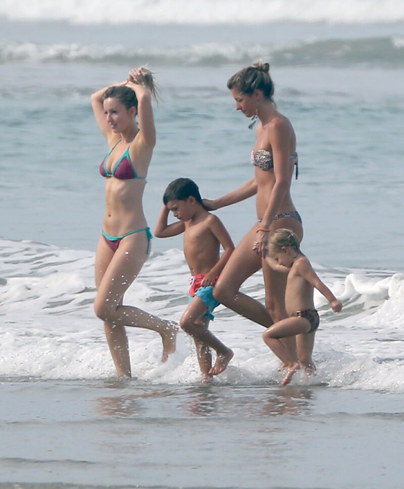 La supermodelo estuvo también acompañada por su hijo Benjamin y su hermana Rafaela.