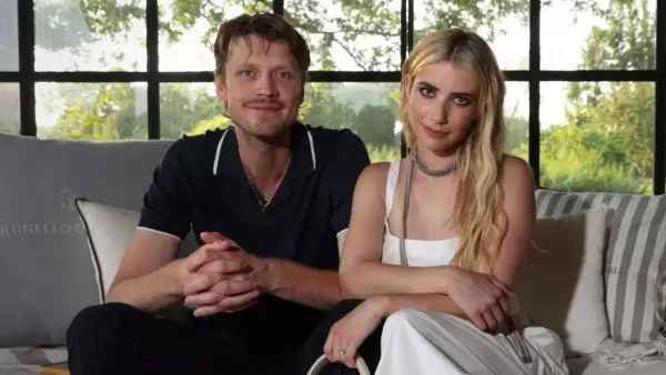 Cody John y Emma Roberts