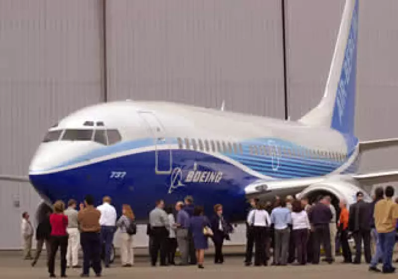 Boeing mantiene su meta de entregar el primer avión de doble pasillo 787 Dreamliner en el tercer trimestre de este año. (Foto: AP)