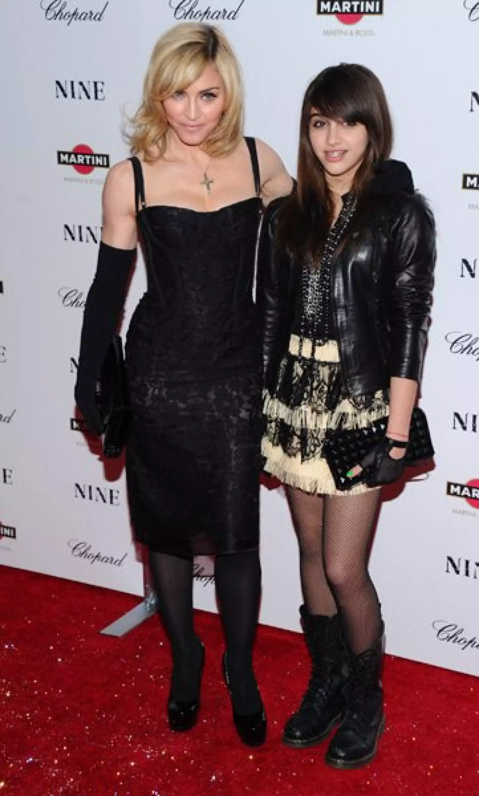 Nadie puede negar el parecido físico de Madonna con su hija Lourdes, aunque en esta ocasión, la adolescente optara por un look rockero.