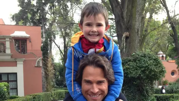 Sebastián Rulli y su hijo Santiago