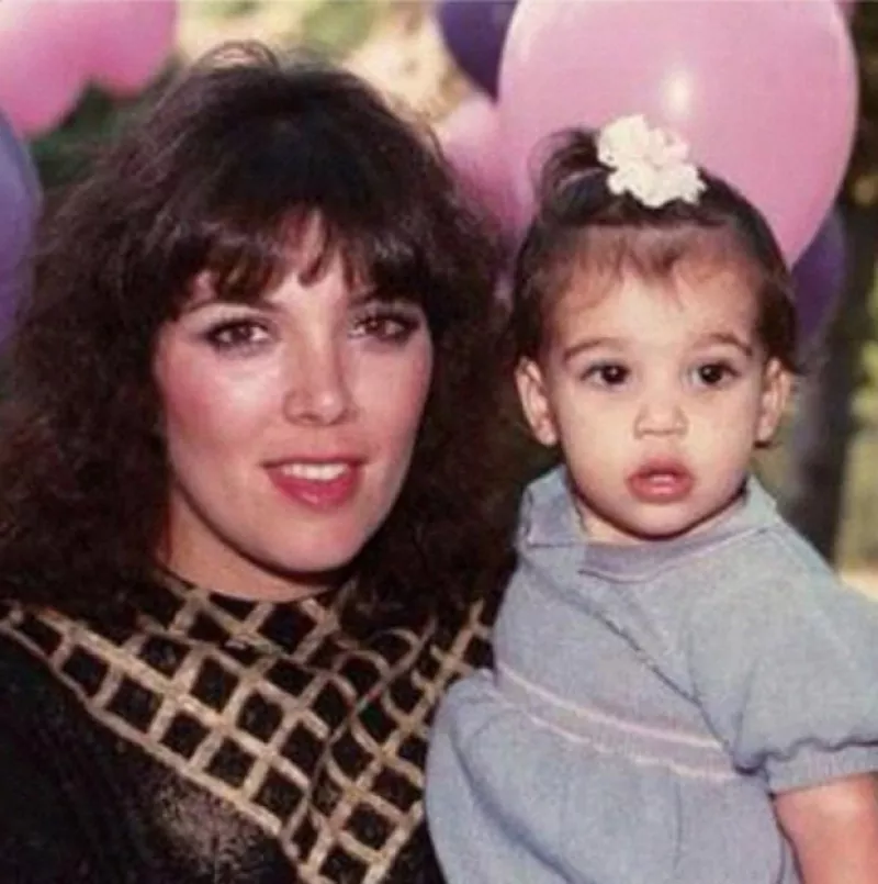 La matriarca del clan Kardashian-Jenner llega este jueves a los 60 años de vida y ponemos bajo la lupa su transformación física y de estilo a través del tiempo.