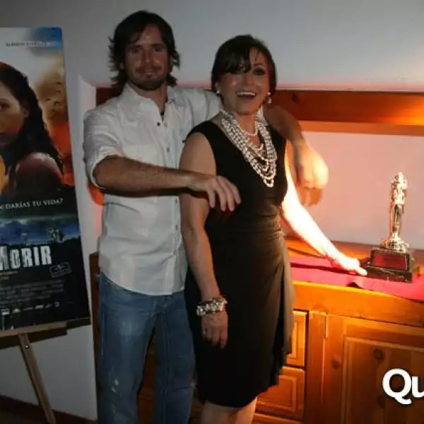 Fiesta de Fernando Lebrija por sus 2 diosas de plata