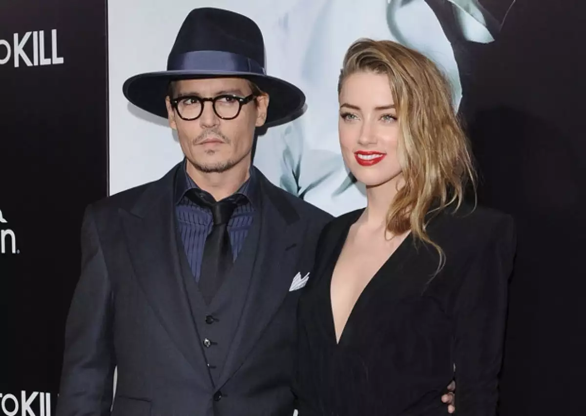 Johnny y Amber se comprometieron a principios de año.