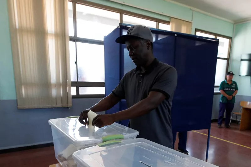 Expectativa de triunfo de la derecha en elecciones presidenciales de Chile impulsa al peso y anima a los inversionistas