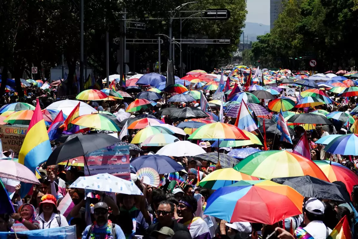 Miles de personas tomaron Paseo de la Reforma para celebrar el orgullo LGBTTTIQPA+ en el marco del Día Internacional del Orgullo.