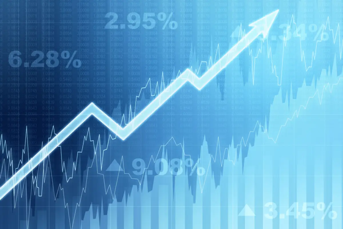 Gráfico financiero creciente azul con flecha.