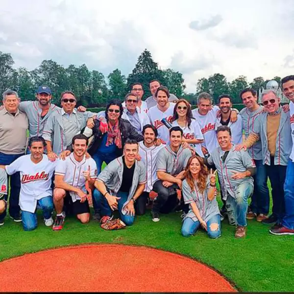 Parte del elenco y directivos de la empresa se reunieron en un divertido festejo navideño.