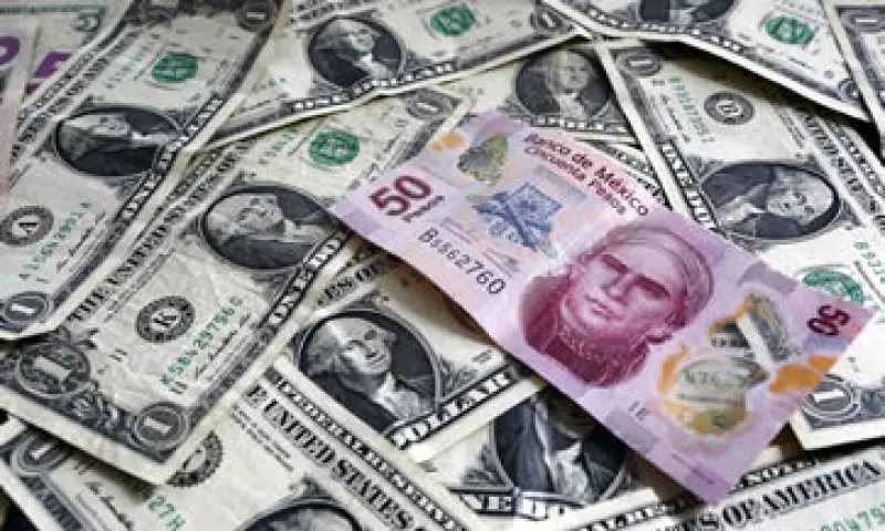 Las autoridades financieras locales reforzaron la semana pasada su defensa del peso. (Foto: Reuters )
