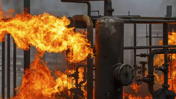 incendio en refineria