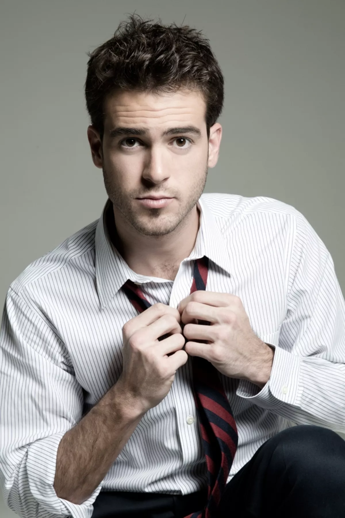 Pablo Lyle. Vestuario: Brooks Brothers. Maquillaje: Ariel Farfán para Ésika. Peinado: Ariel Farfán para American Crew
