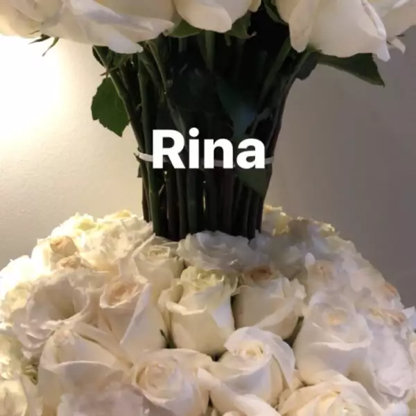 Kim Kardashian recibió decenas de flores por su cumple 37
