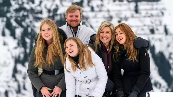 Guillermo  y Máxima de Holanda y sus hijas