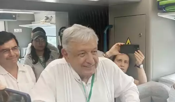 AMLO tren-maya-entrevista-a-bordo